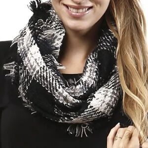  Ladies Black Fringe Black Plaid Scarf